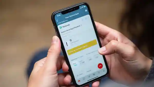 ترجمة فورية على iPhone مع سماعات AirPods.